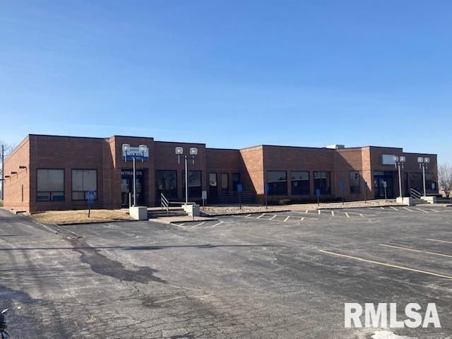 210 W 53RD Street — Davenport, IA 52806