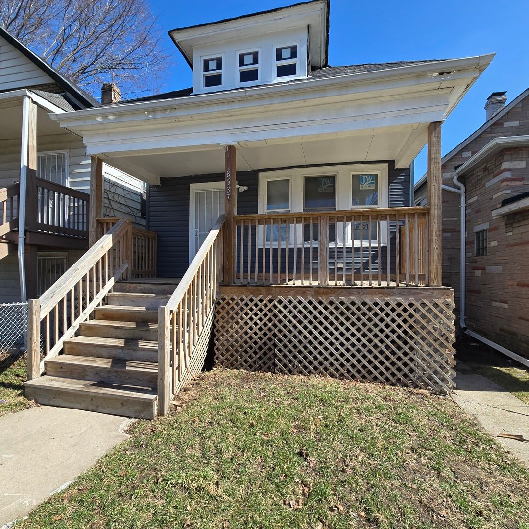 8537 S Kingston Avenue — Chicago, IL 60617