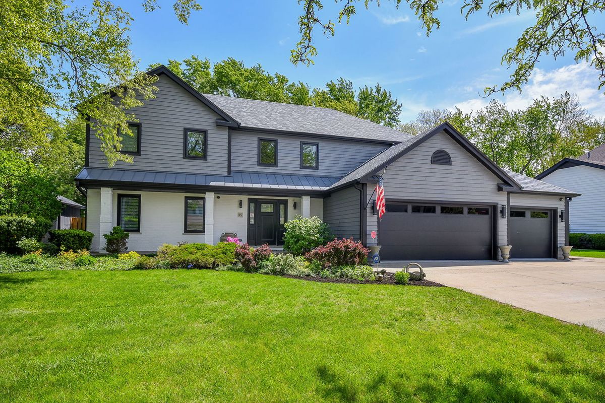 35 AMERICANA Court, Roselle, IL 60172