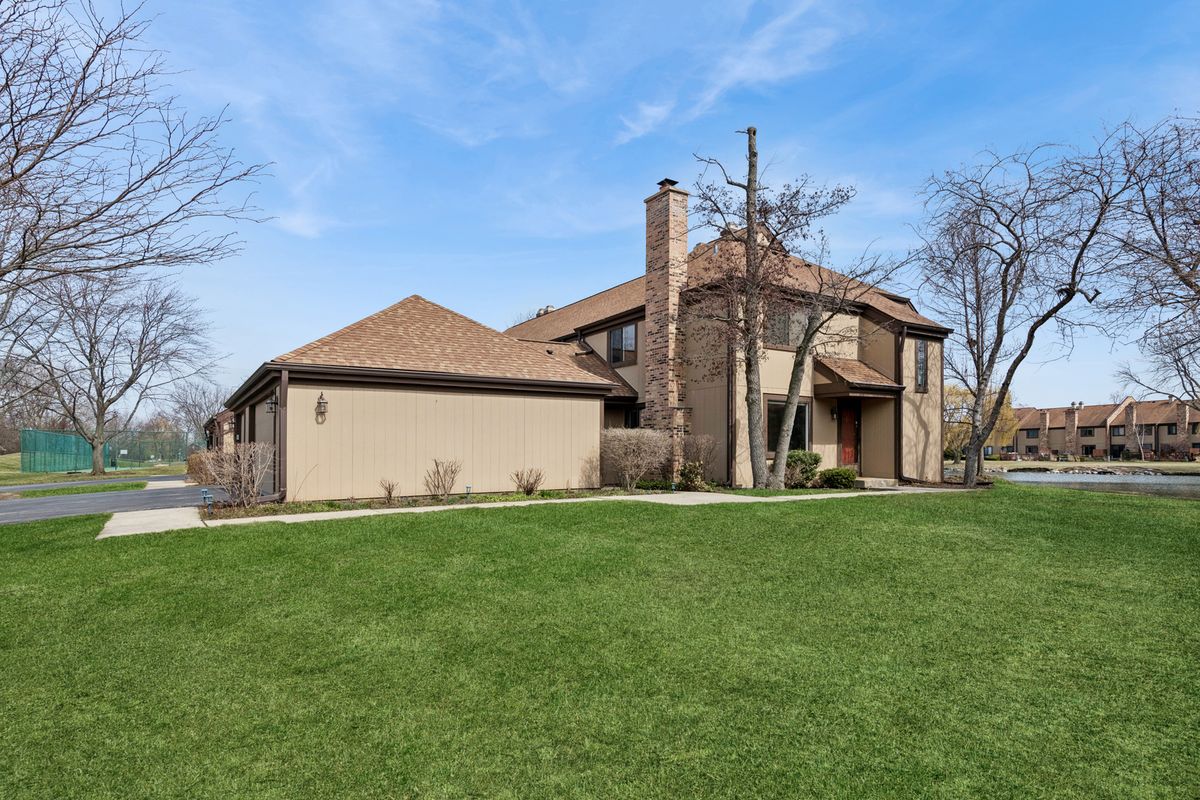 1480 Fairfax Lane, Buffalo Grove, IL 60089