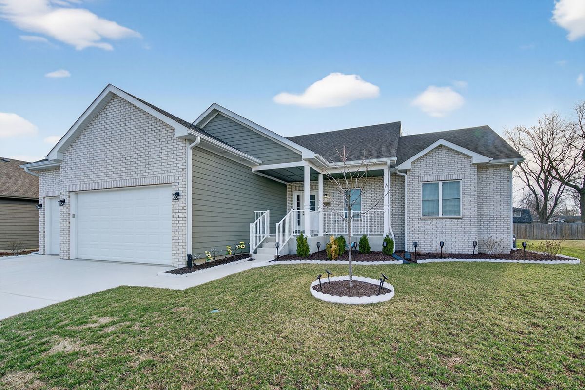 20929 Lakewoods Lane, Shorewood, IL 60404