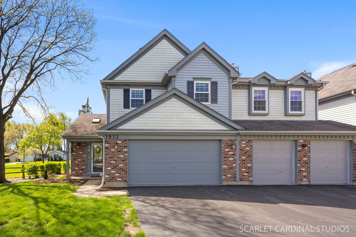 1933 Wellington Place, Downers Grove, IL 60516