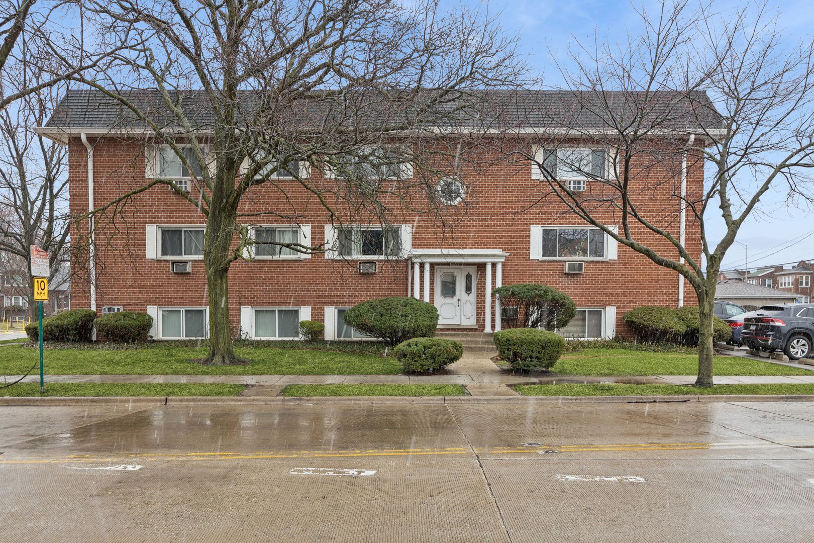 727 S Maple Avenue #100 — Oak Park, IL 60304