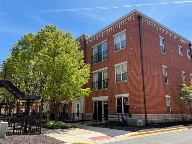 343 E 25TH Place #18B — Chicago, IL 60616