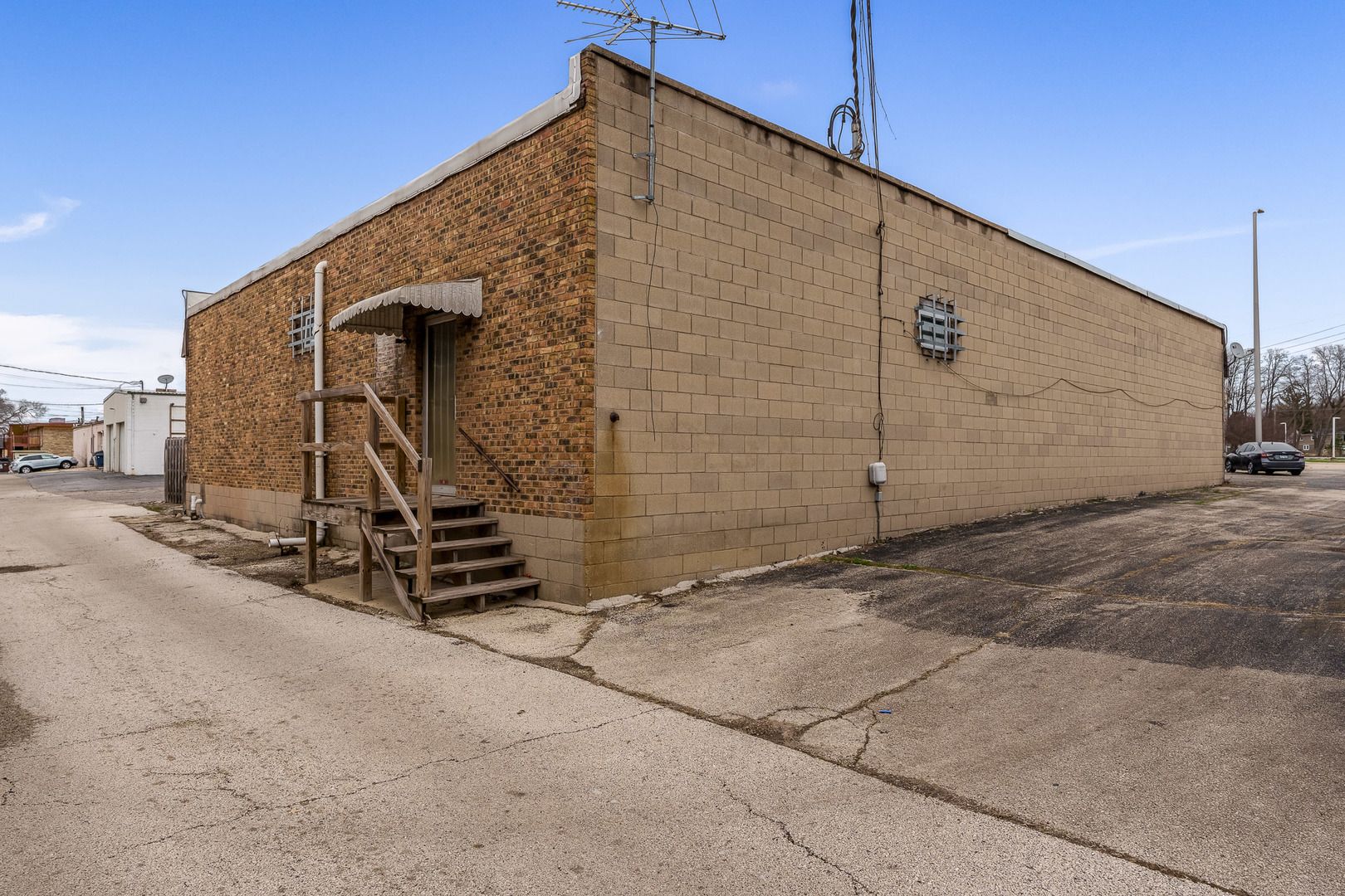 4722 N 2nd Street — Loves Park, IL 61111