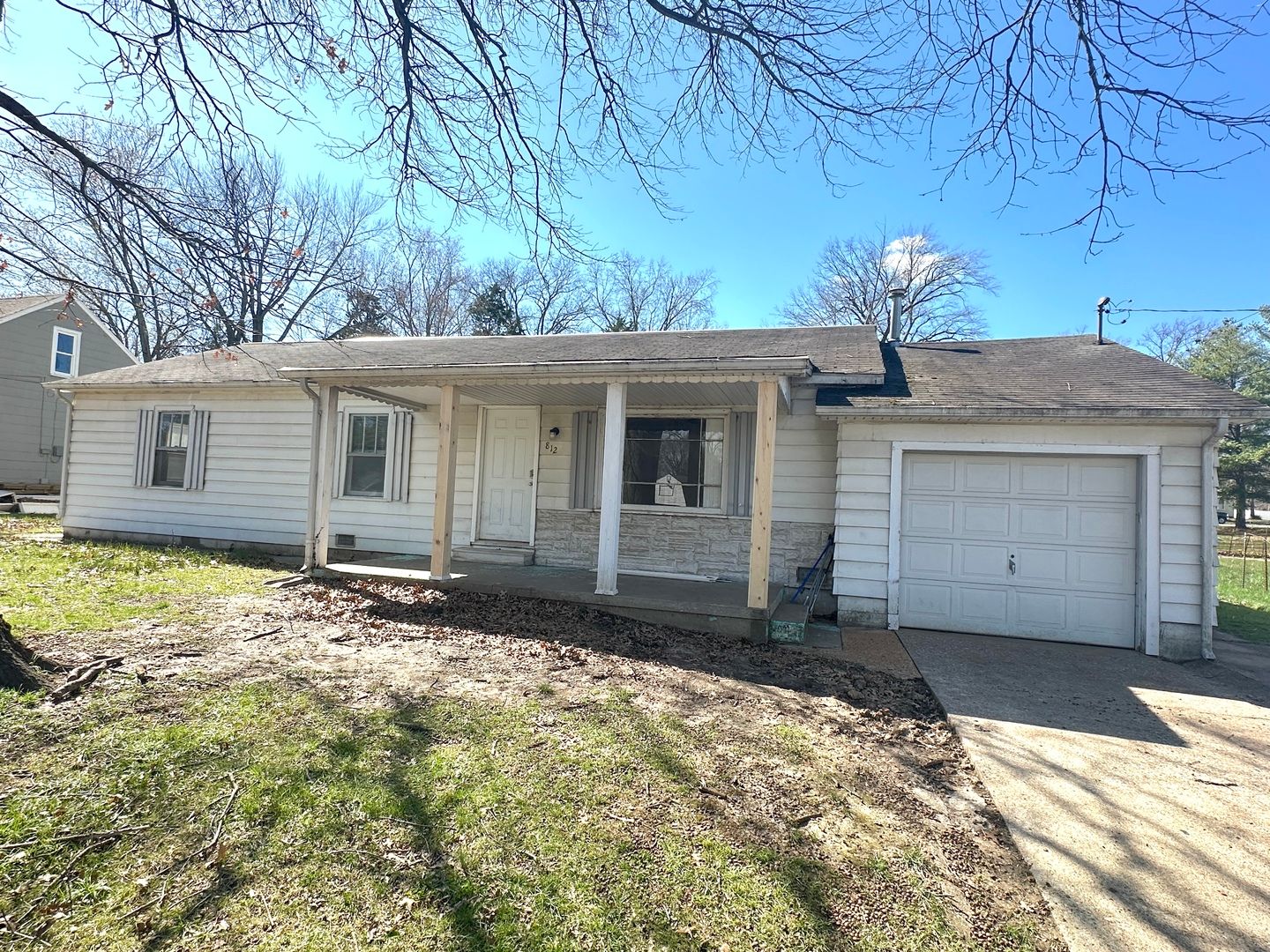 812 N Almond Street — Carbondale, IL 62901