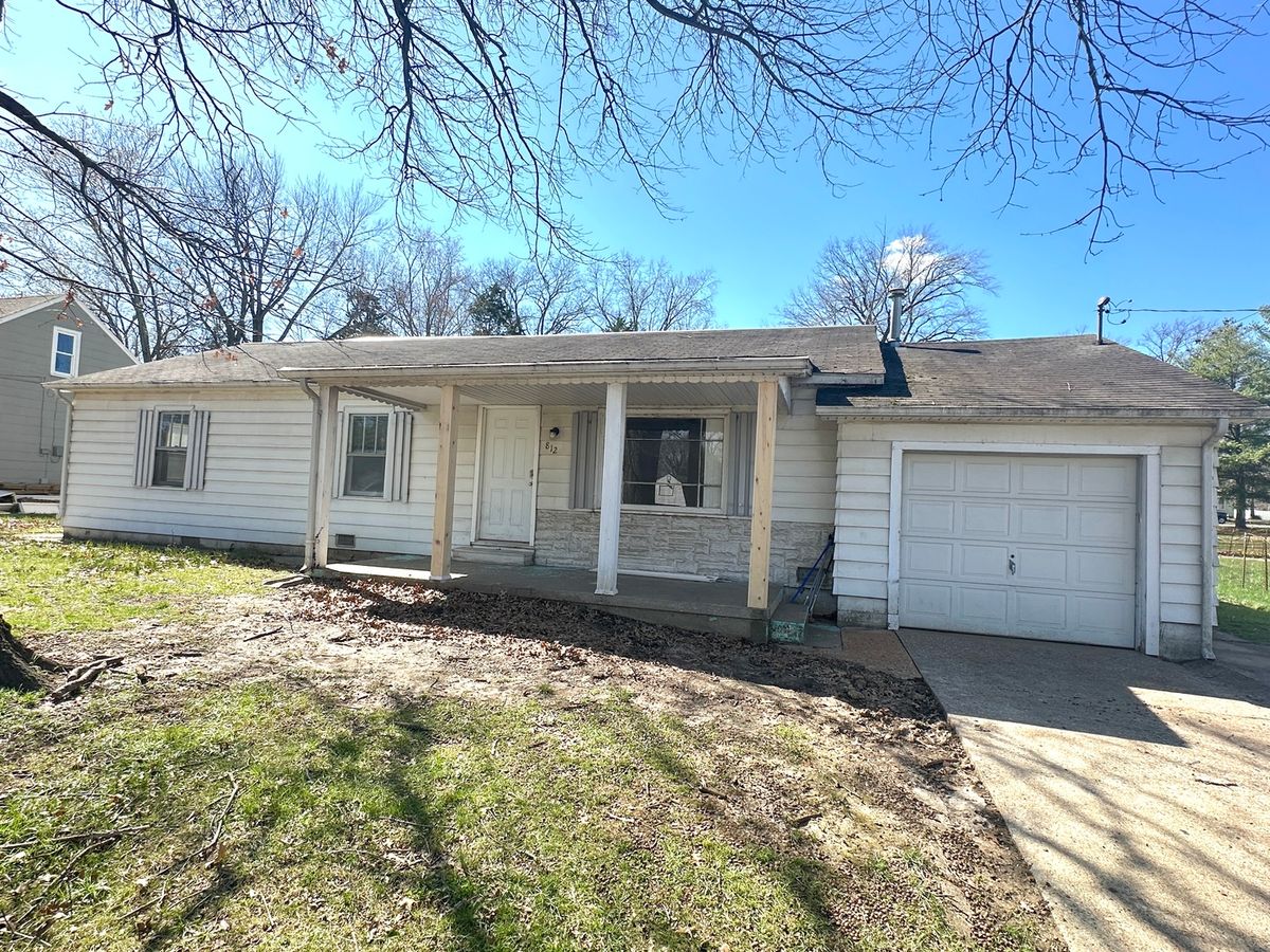 812 Almond Street, Carbondale, IL 62901