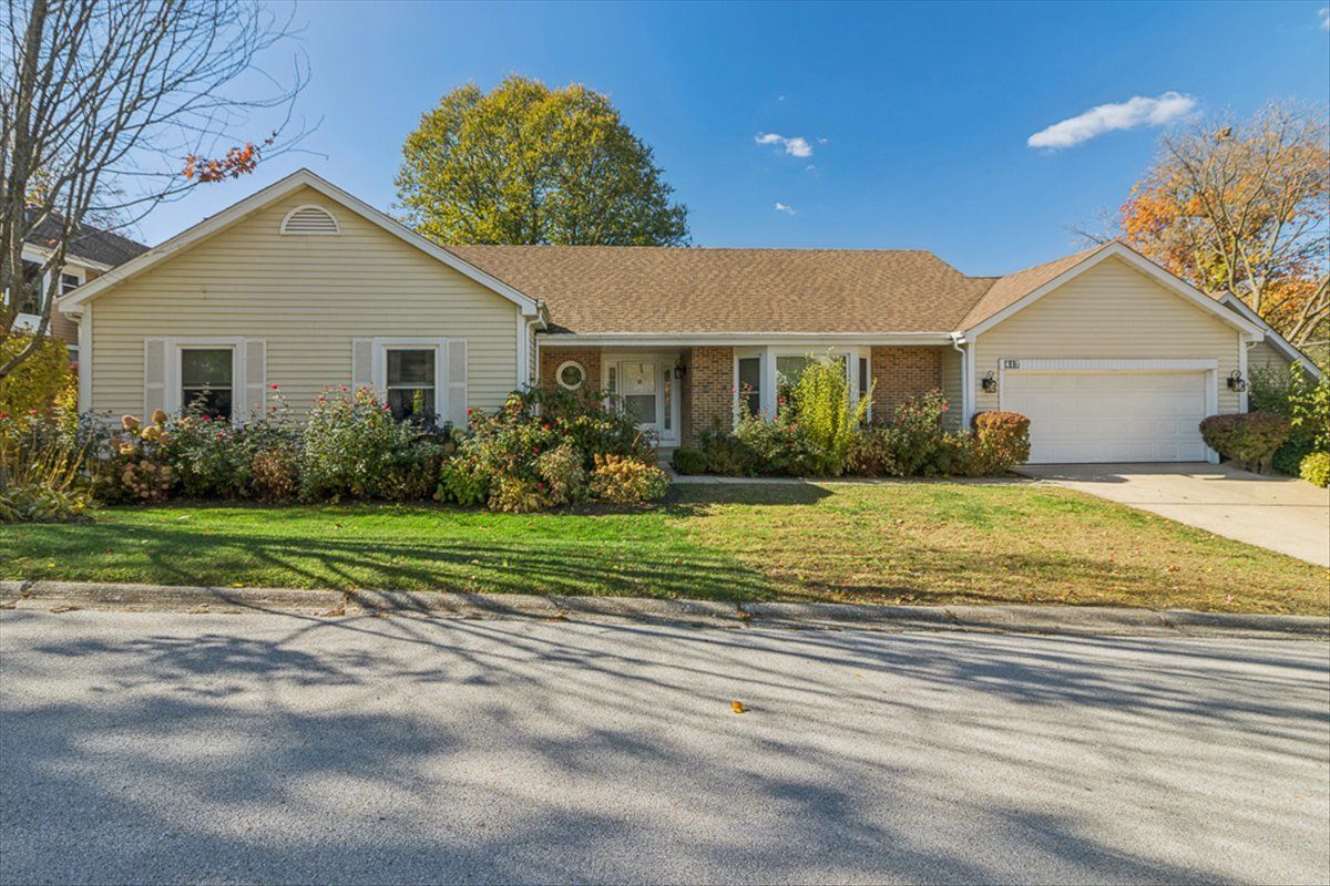 417 River Bluff Circle — Naperville, IL 60540