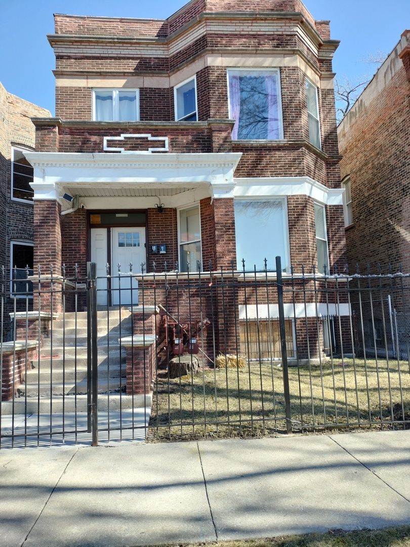 5725 S Green Street #1 — Chicago, IL 60621