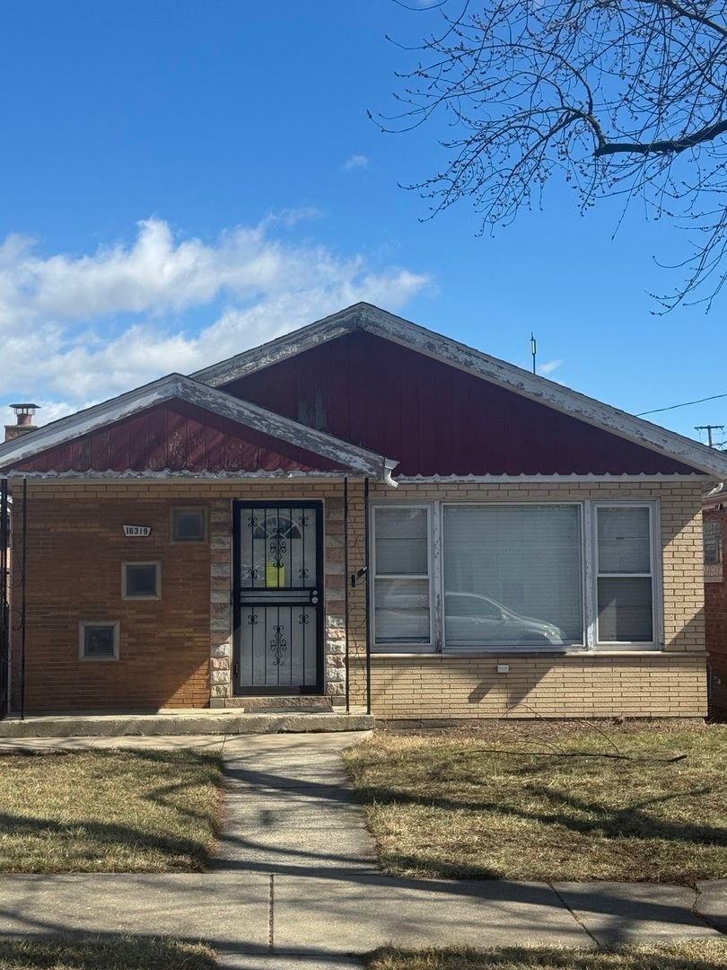 16319 Carse Avenue — Harvey, IL 60426