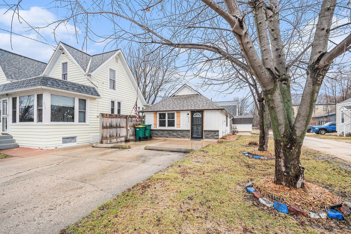 215 W Main Street, Kirkland, IL 60146