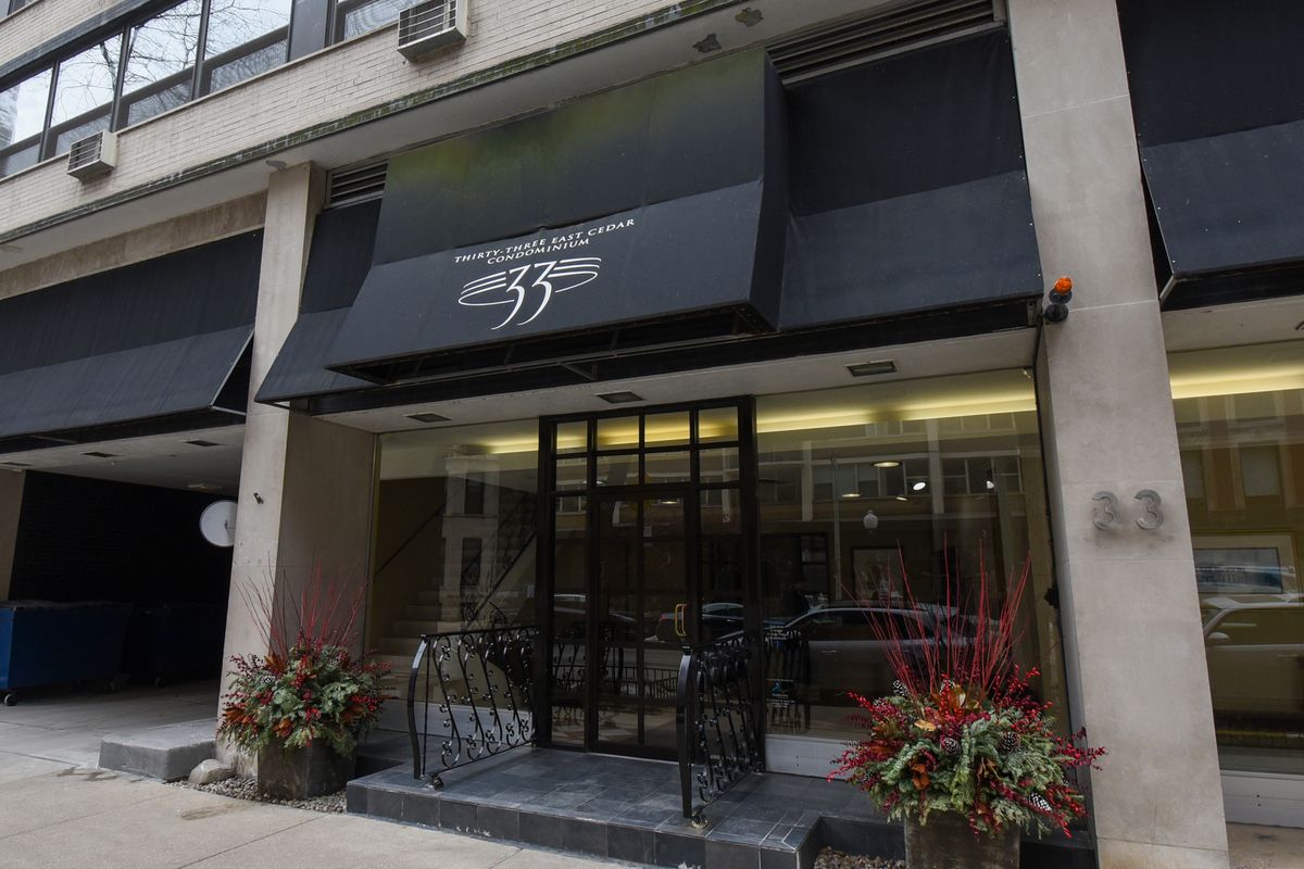 33 Cedar Street, Chicago, IL 60611