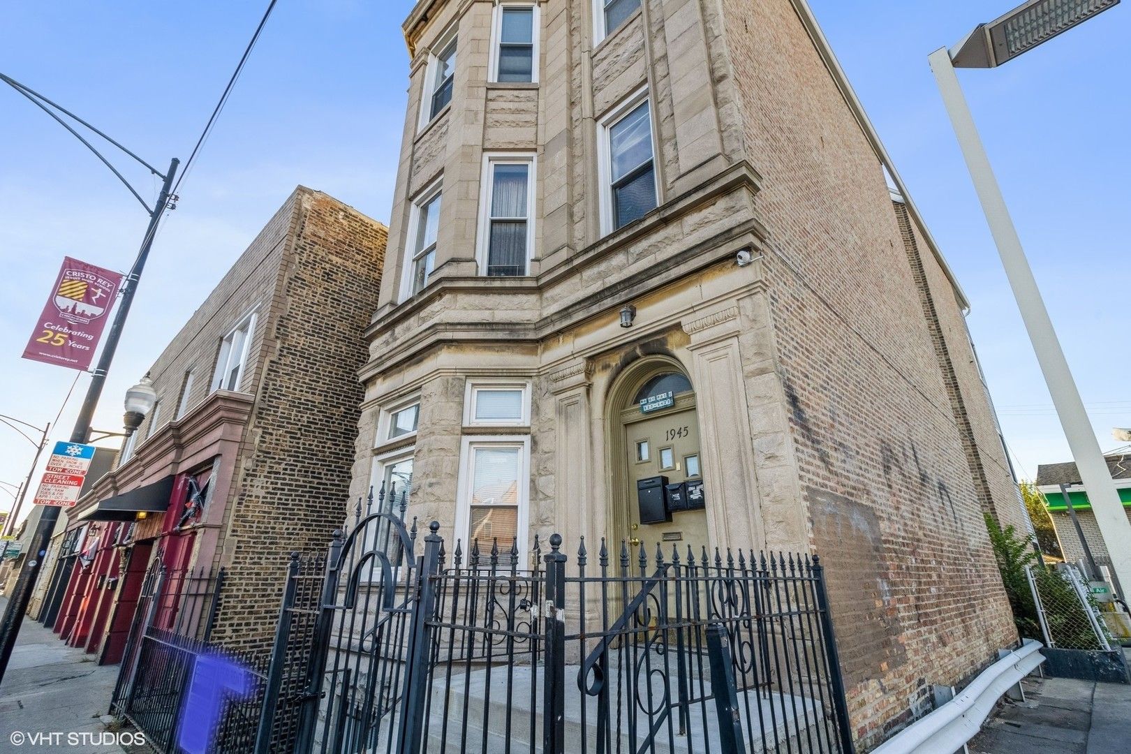 1945 W Cermak Road #3 — Chicago, IL 60608