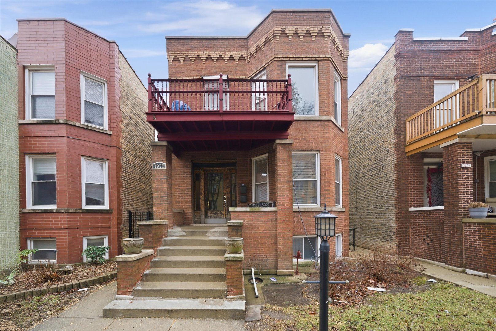 3975 W Barry Avenue — Chicago, IL 60618