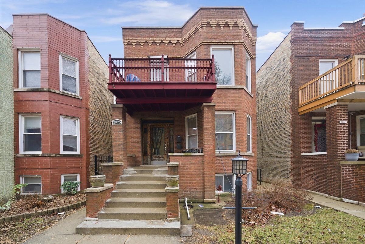 3975 Barry Avenue, Chicago, IL 60618