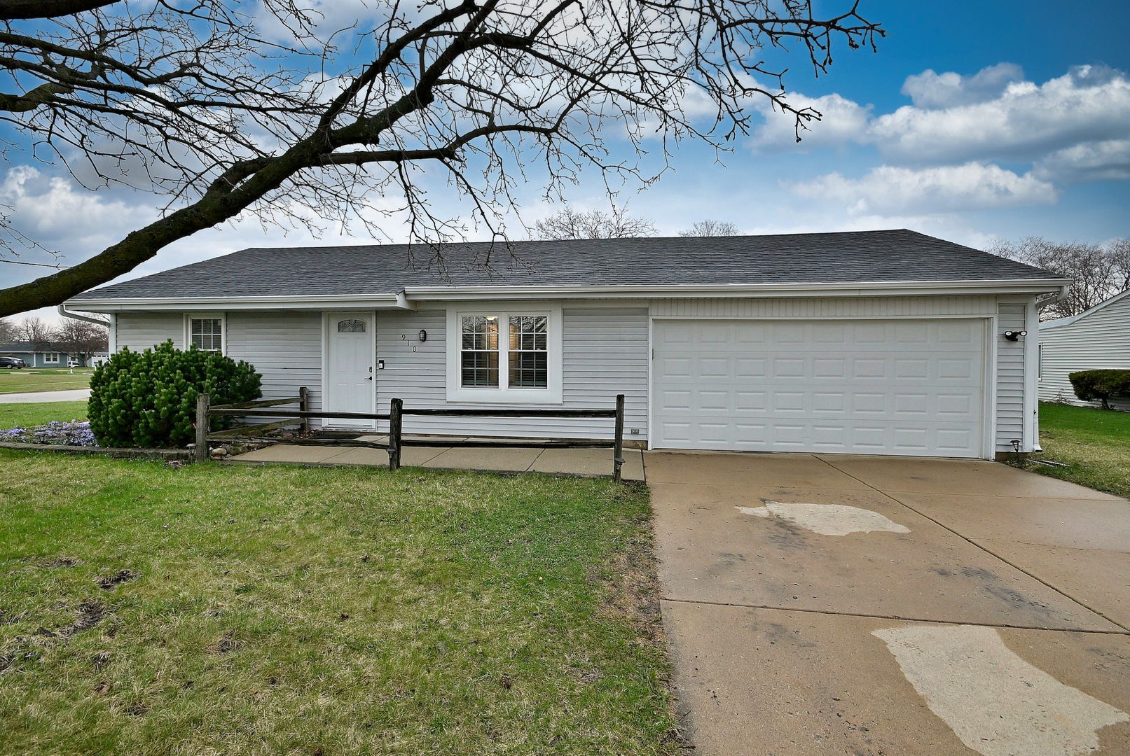 910 Greenfield Drive — Aurora, IL 60506