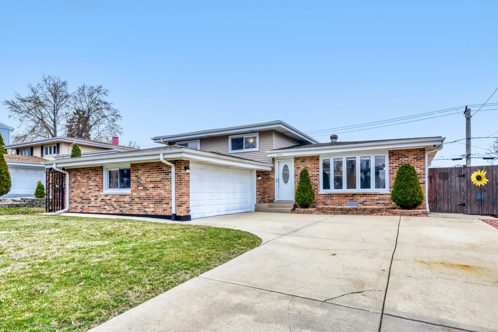 8507 Blue Ridge Avenue — Hickory Hills, IL 60457