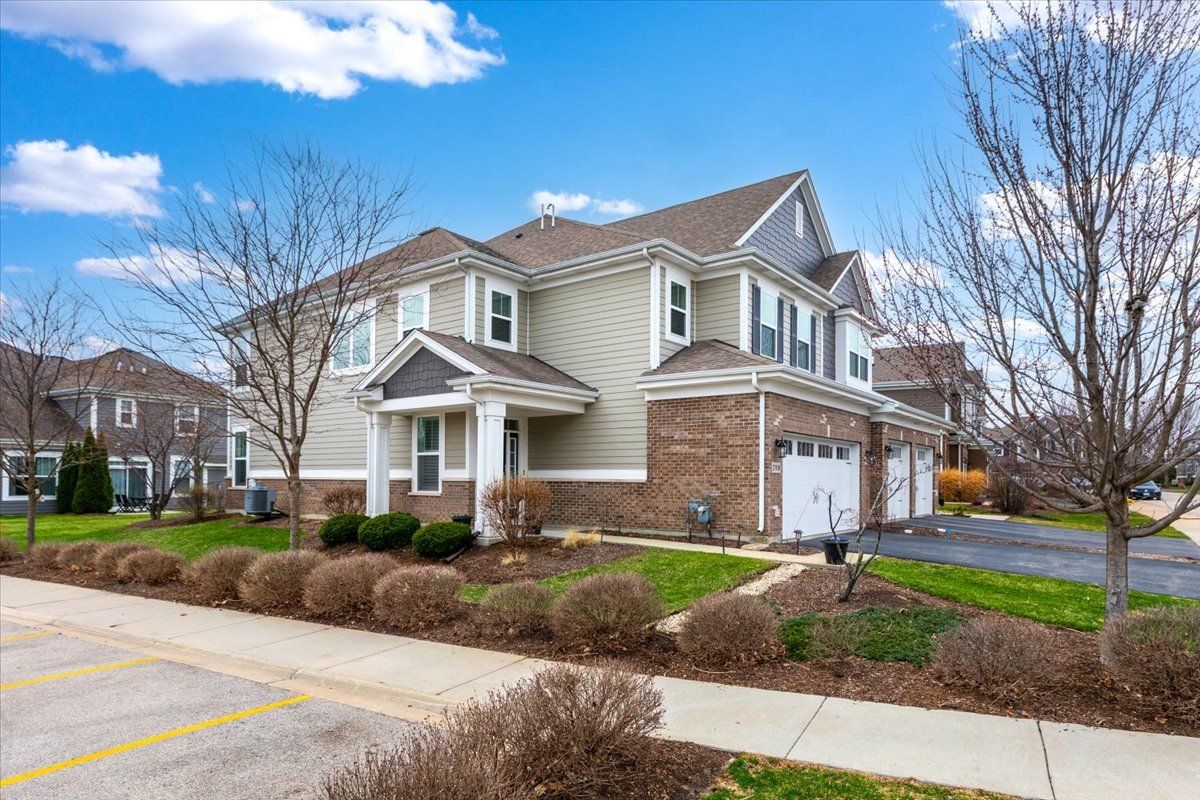 27W119 Redbud Lane, Winfield, IL 60190