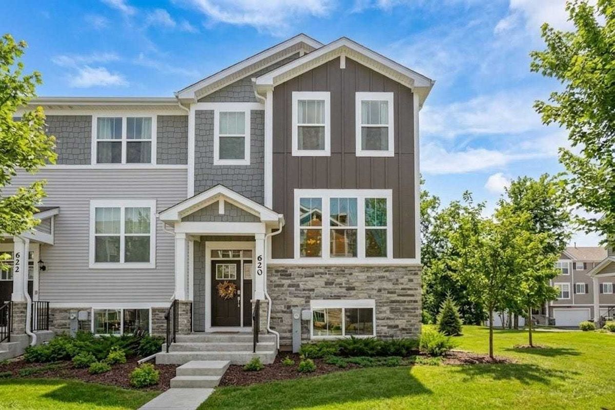 620 Wolverine Drive, Aurora, IL 60502