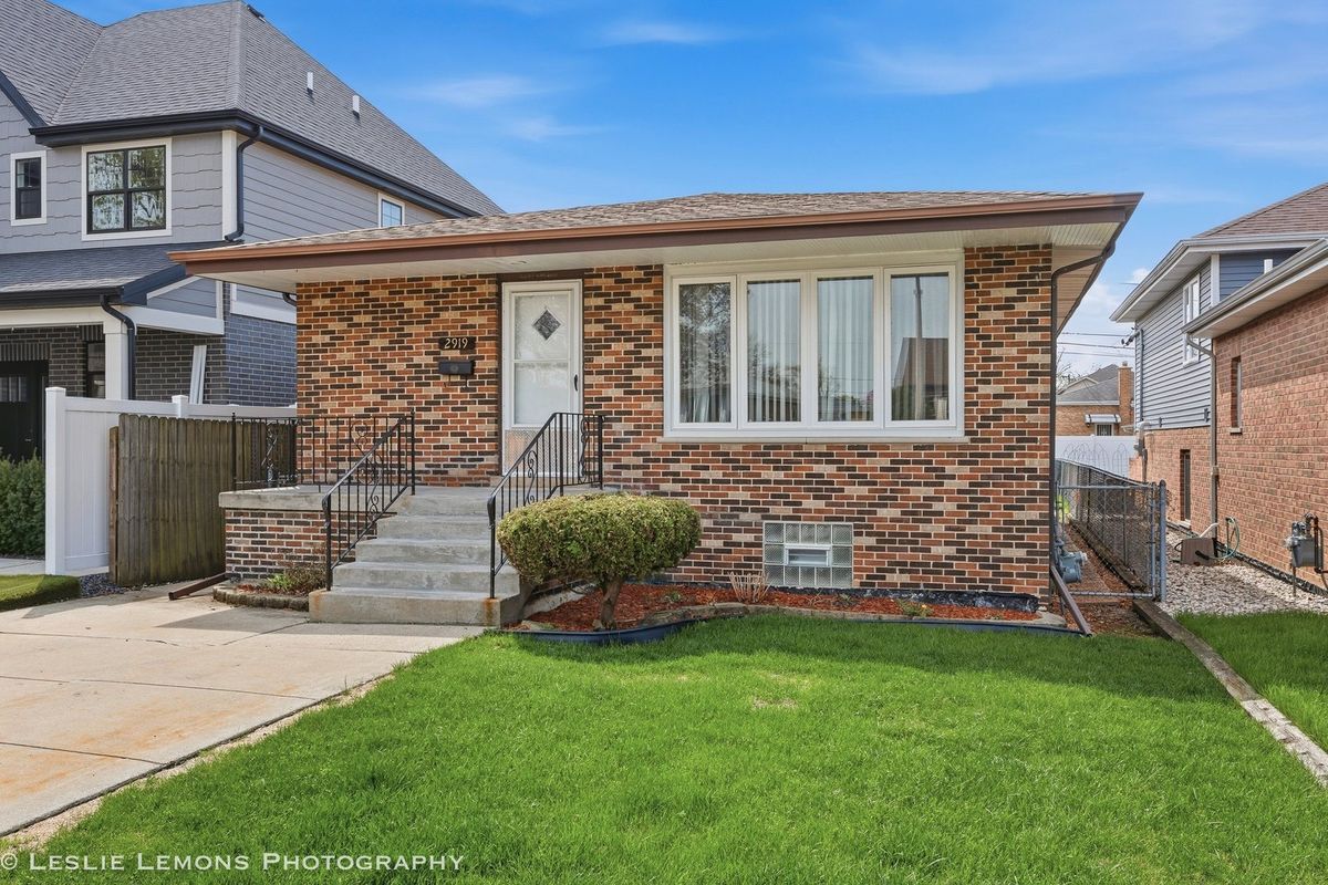 2919 101ST Place, Evergreen Park, IL 60805
