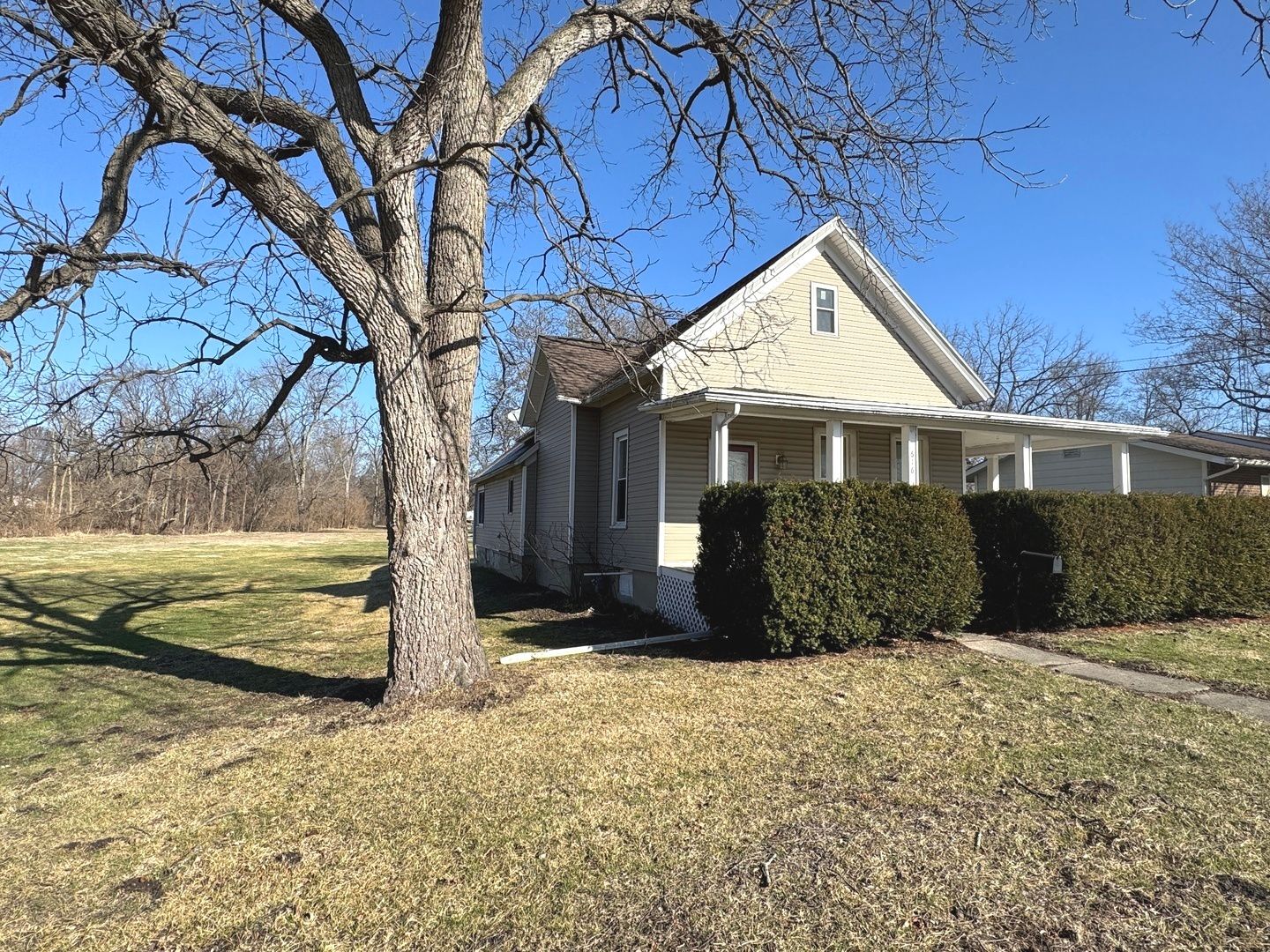 616 E Main Street — Amboy, IL 61310
