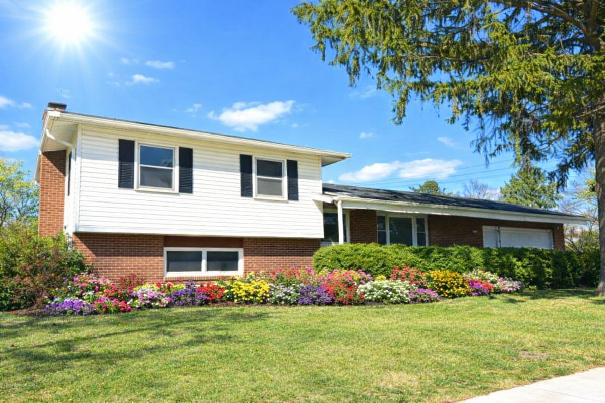 2215 5th Avenue, Sterling, IL 61081