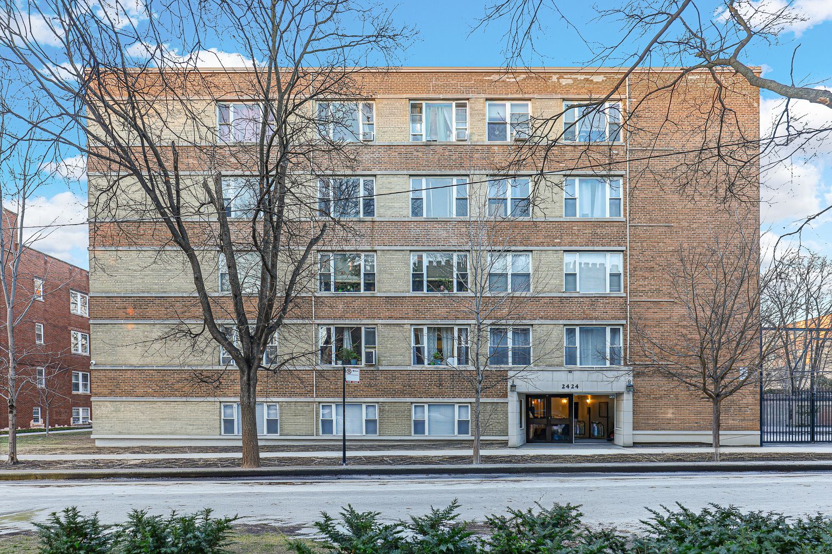 2424 W Estes Avenue #4I — Chicago, IL 60645