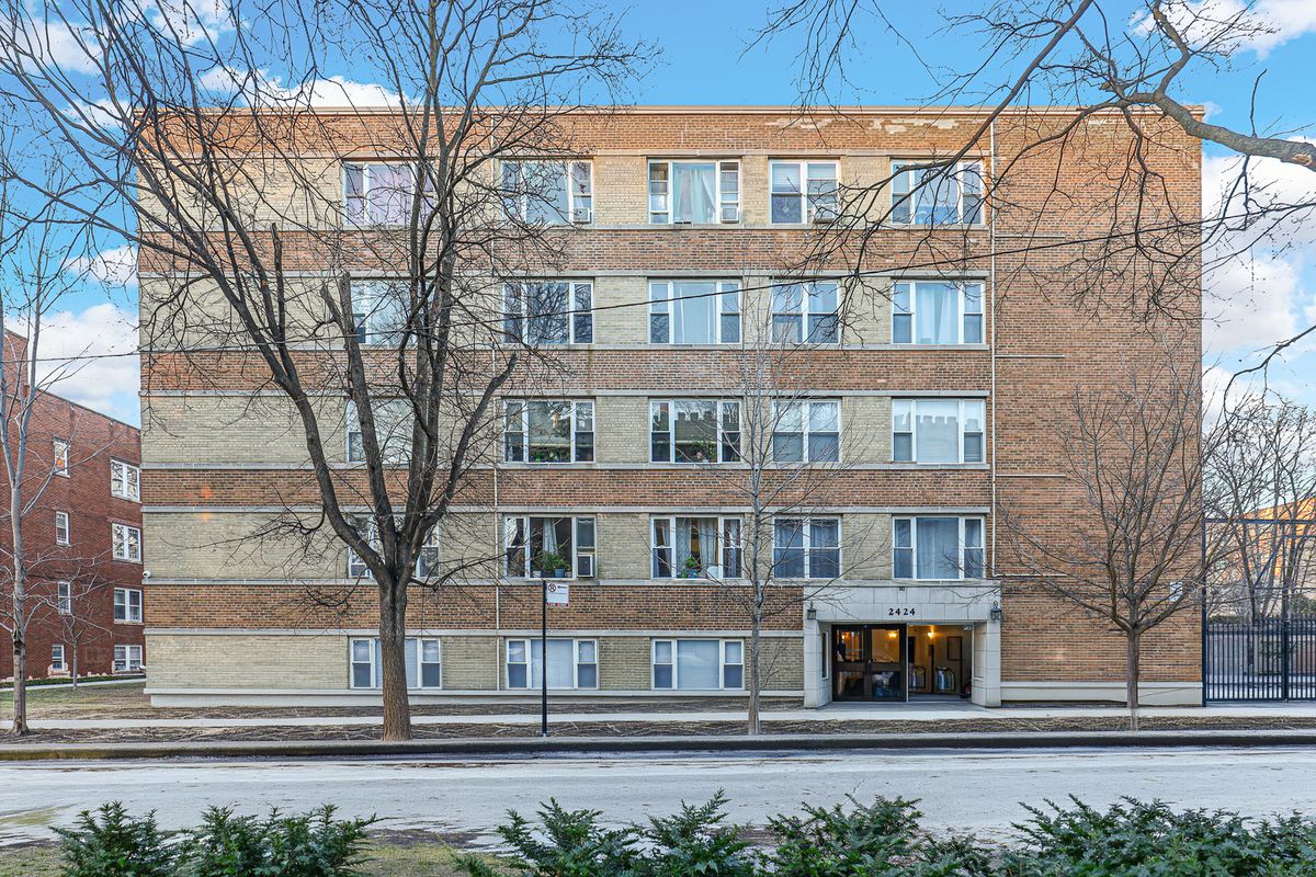 2424 Estes Avenue, Chicago, IL 60645