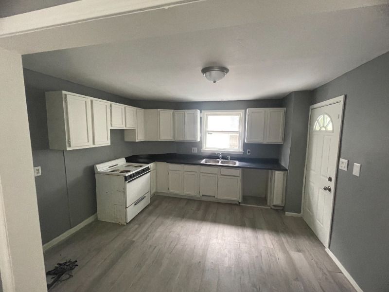 2106 W MILLMAN Street, Peoria, IL 61605