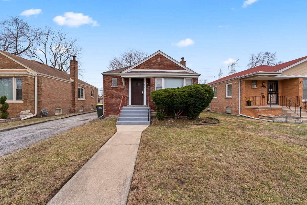 13904 Tracy Avenue, Riverdale, IL 60827