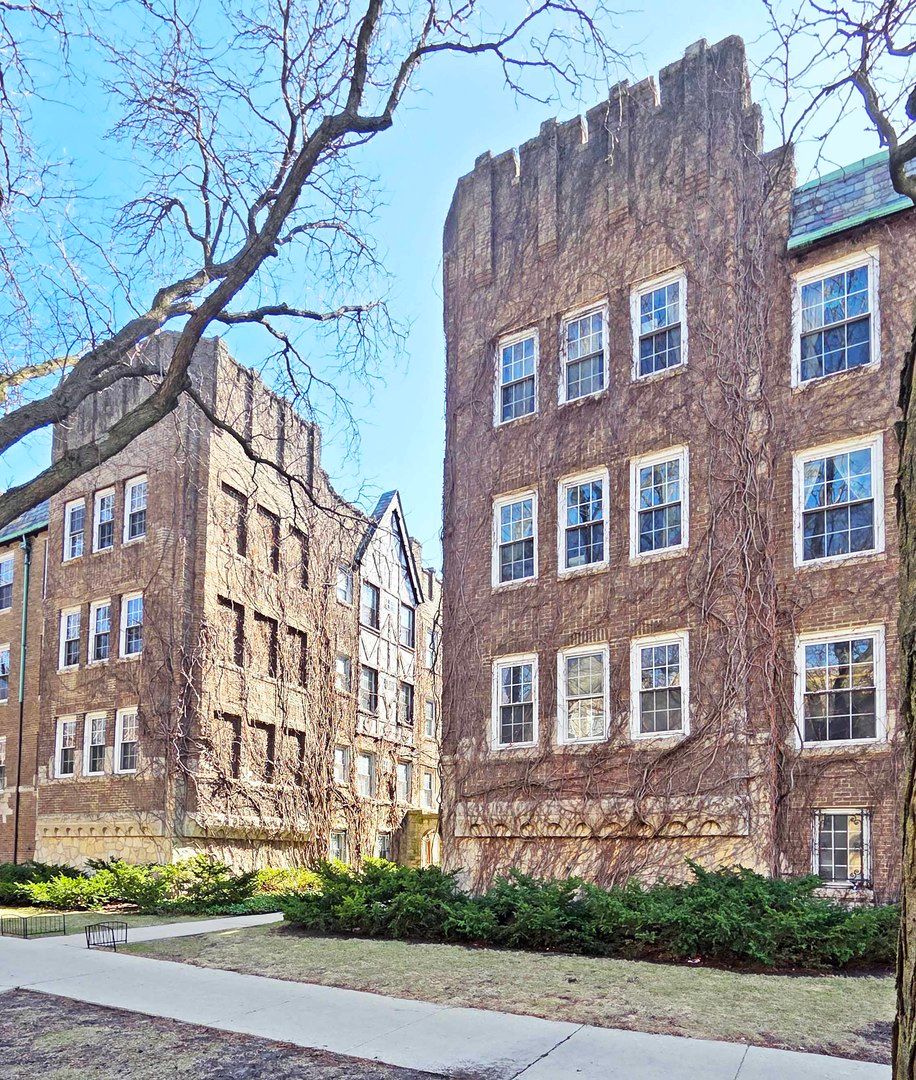 2333 W Farwell Avenue #3S — Chicago, IL 60645