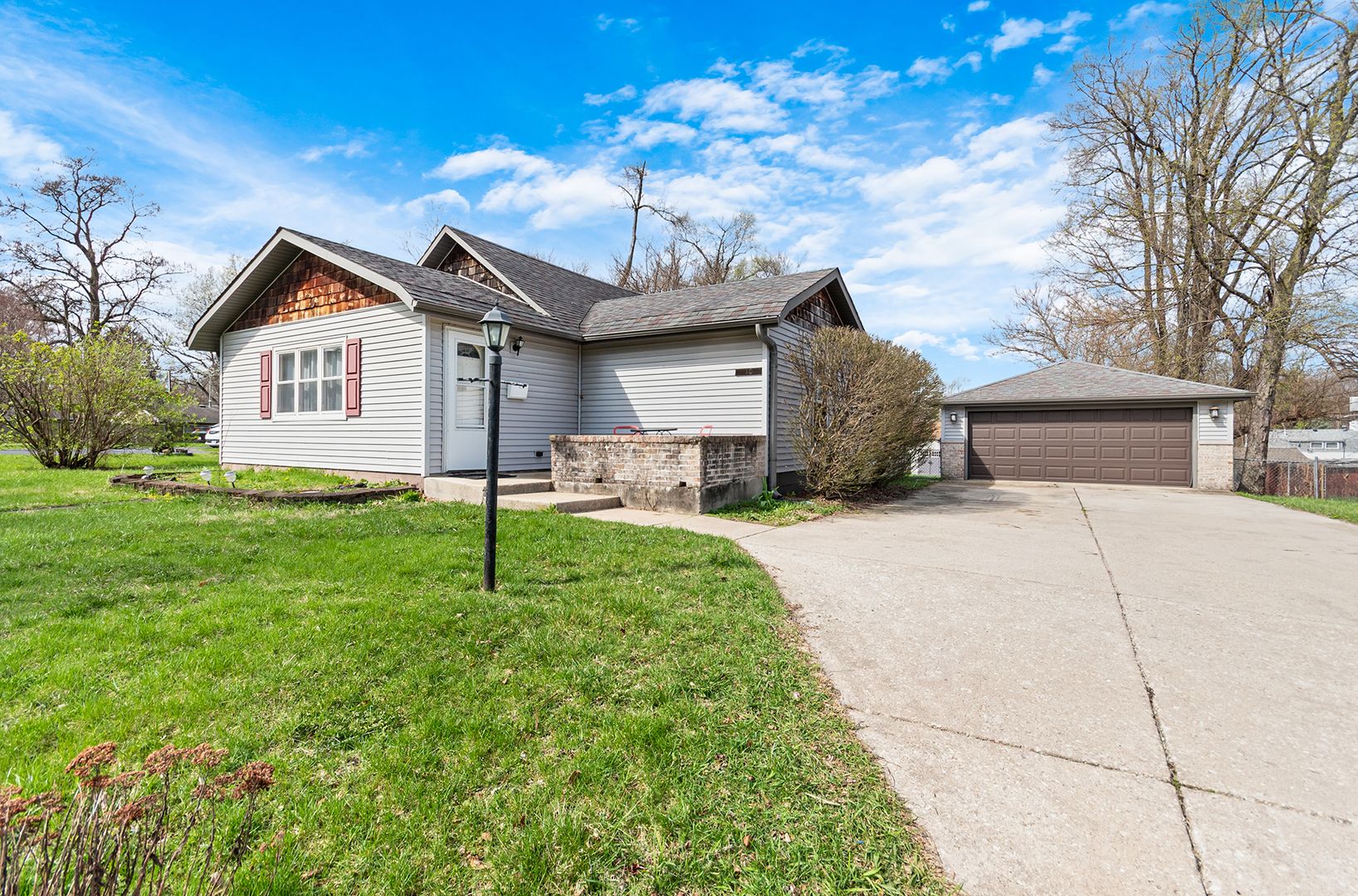 10 NE Circle Drive — Joliet, IL 60433