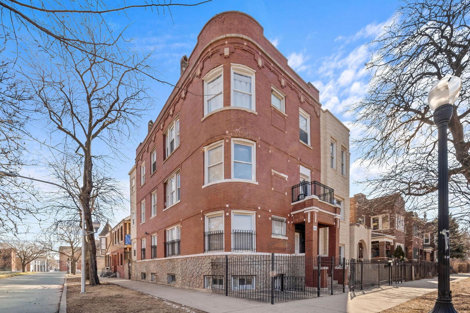2435 S California Boulevard — Chicago, IL 60623