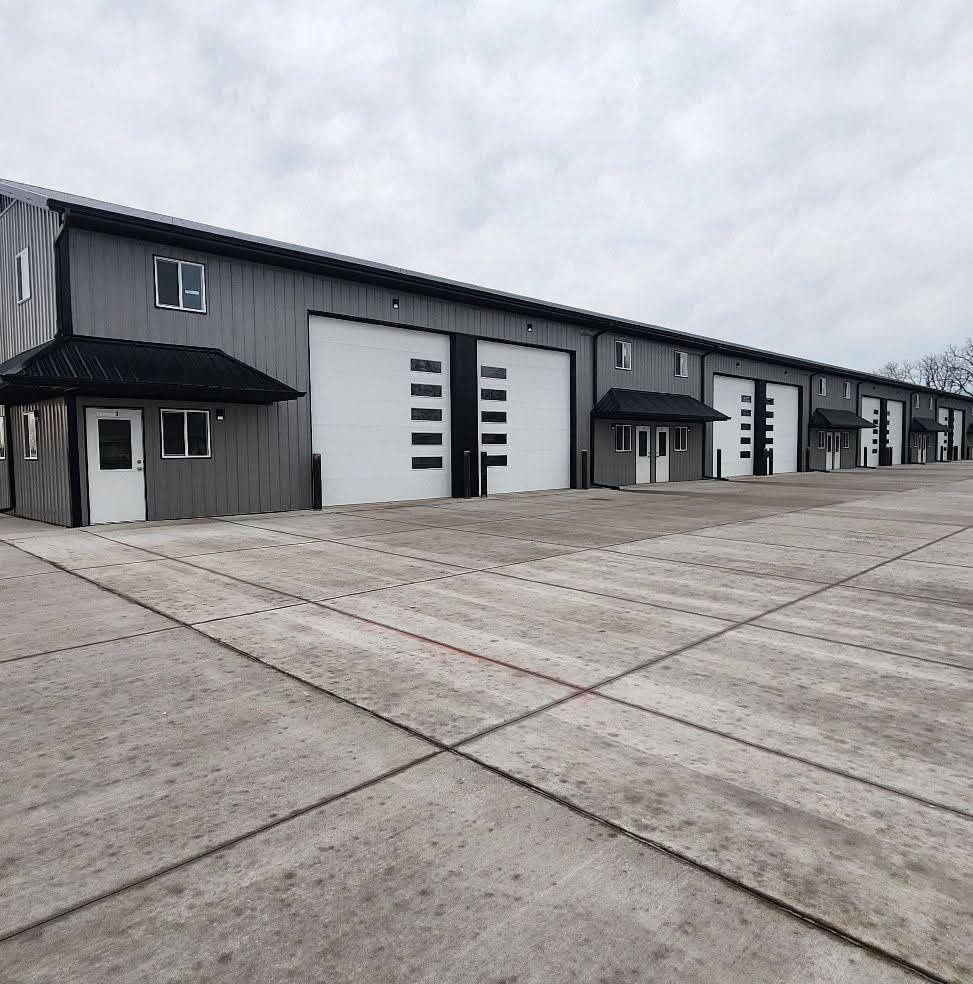 2211 Grandview Avenue #8 — Muscatine, IA 52761
