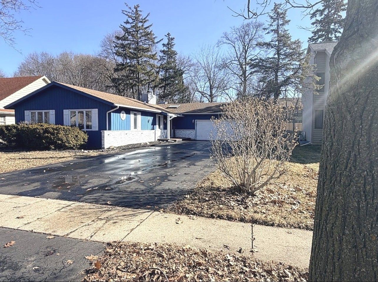 7 Woodhead Drive — Lake Villa, IL 60046