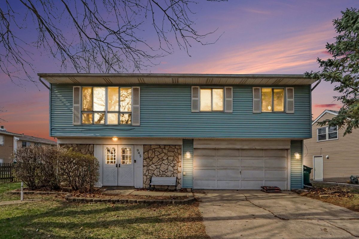 945 Surrey Court, Joliet, IL 60431