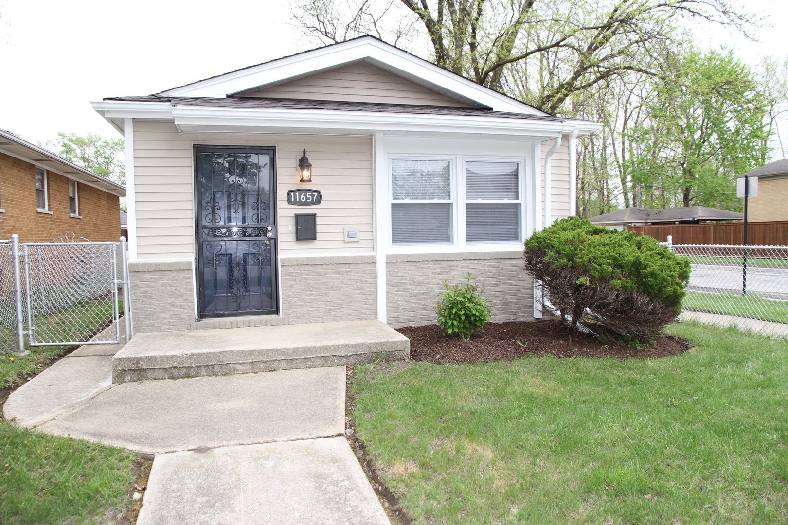 11657 Racine Avenue — Chicago, IL 60643