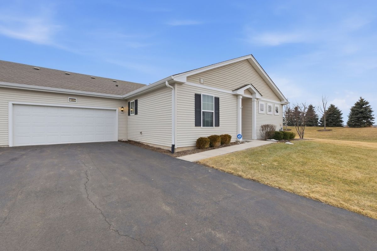 1882 Southern Circle, Pingree Grove, IL 60140