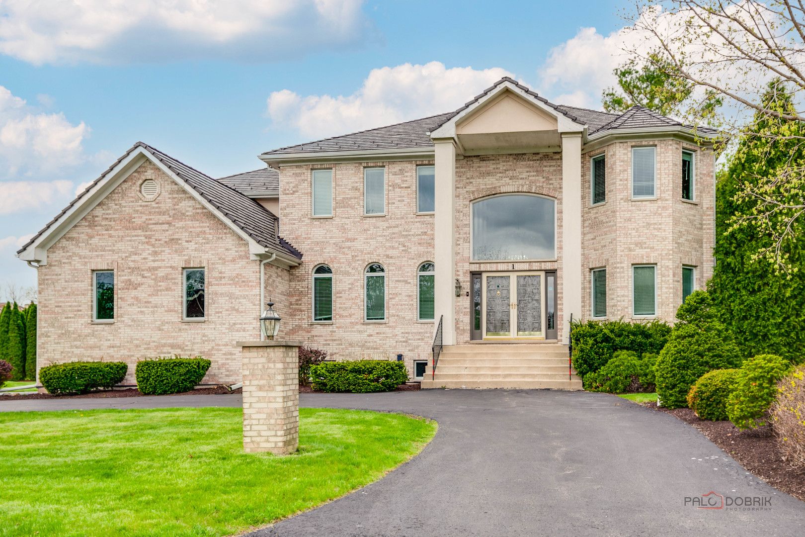 1 Enclave Way — Hawthorn Woods, IL 60047