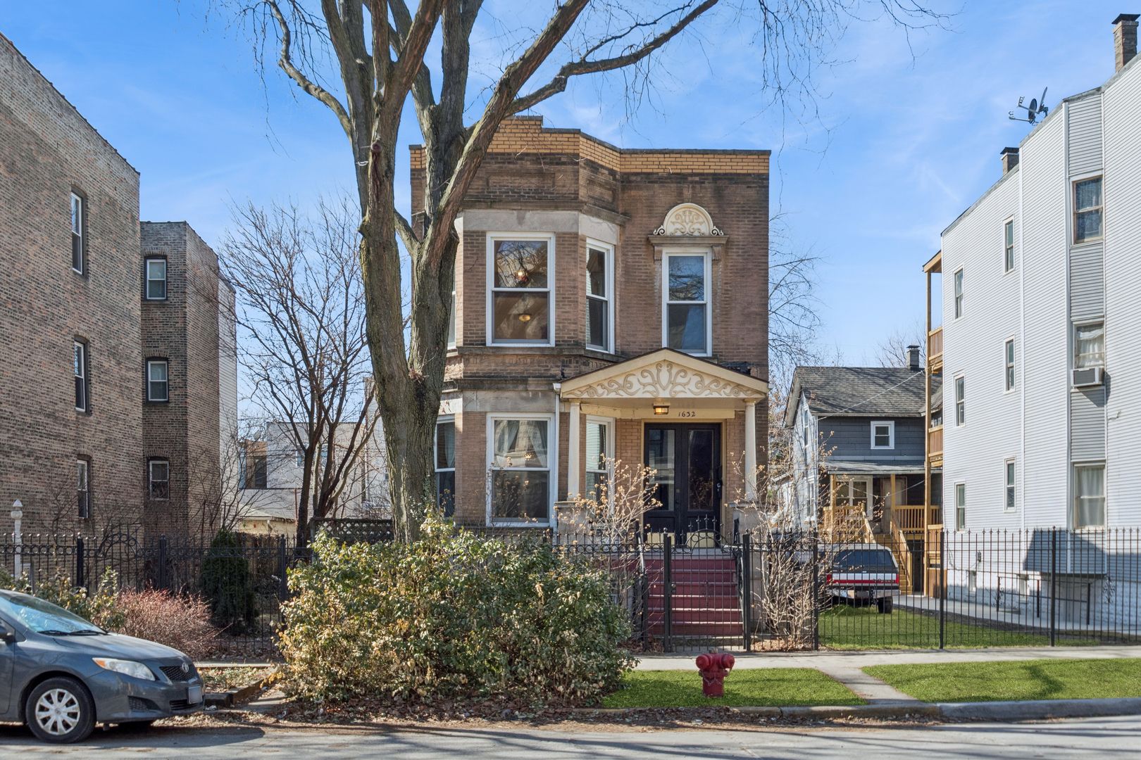 1632 N Francisco Avenue — Chicago, IL 60647