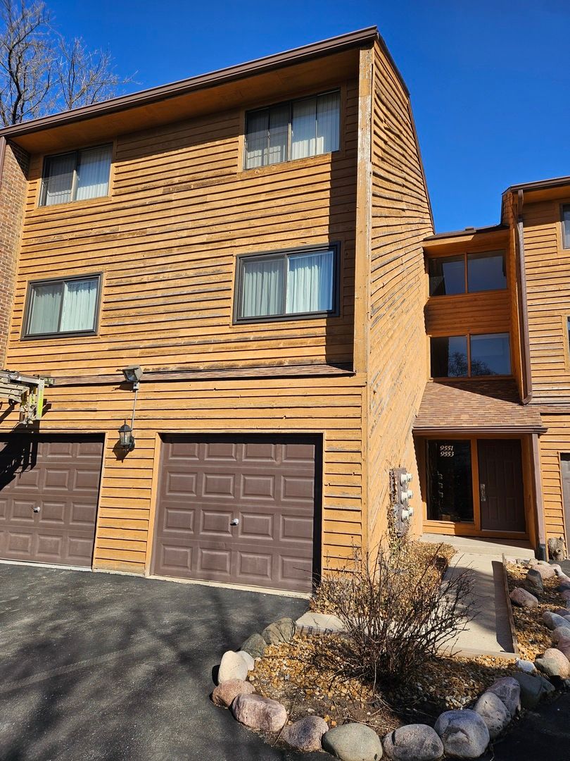 9551 Arrowhead Drive, Hickory Hills, IL 60457