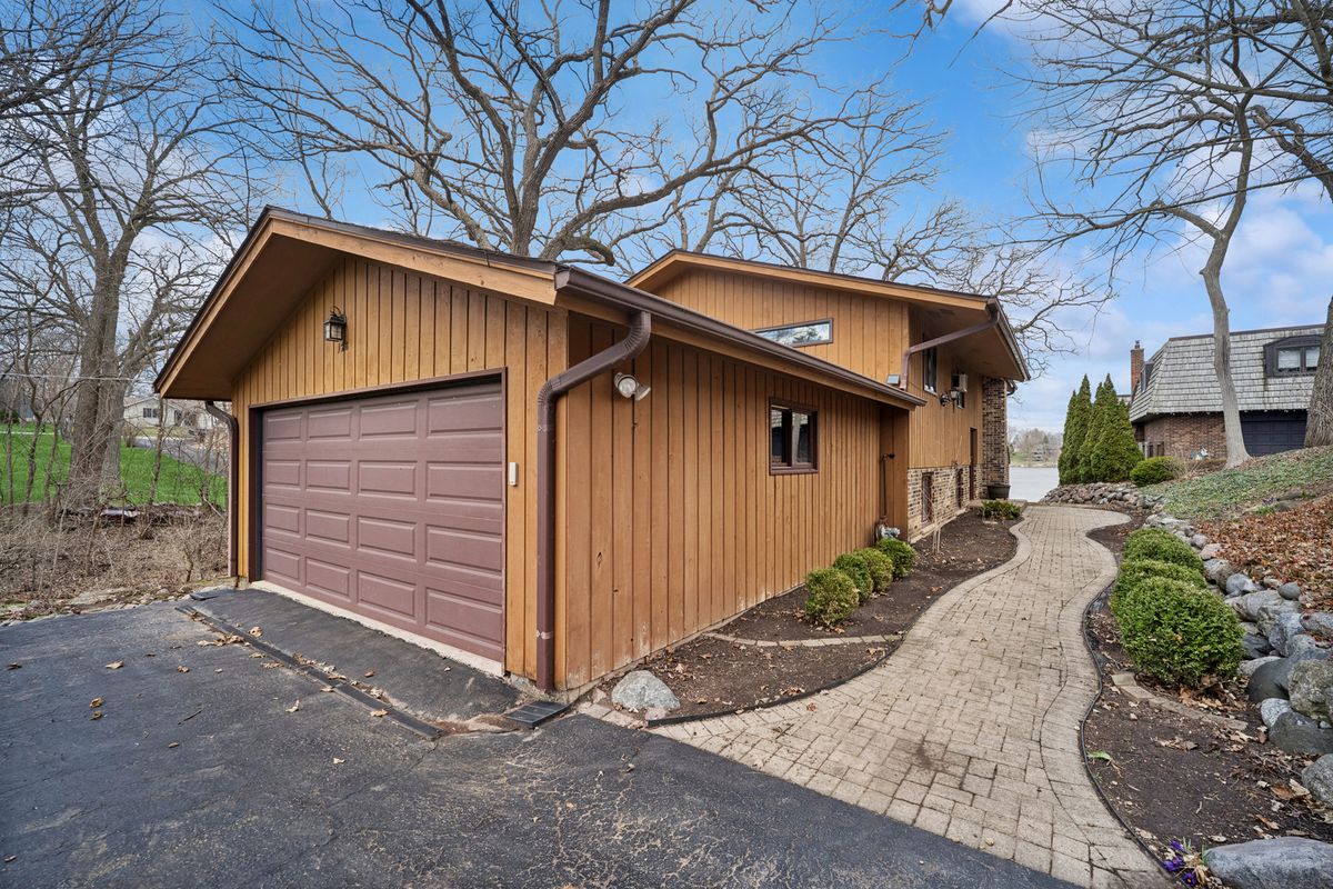 128 Hickory Road, Lake In The Hills, IL 60156