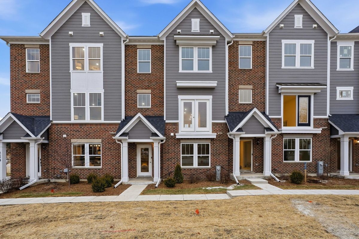 240 Warren Lane, Schaumburg, IL 60193