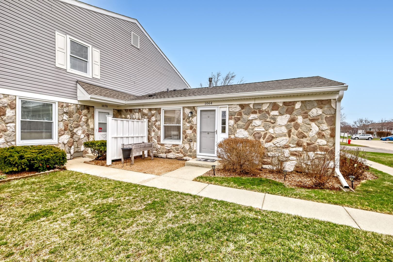 1064 Hampton Harbor #1064 — Schaumburg, IL 60193