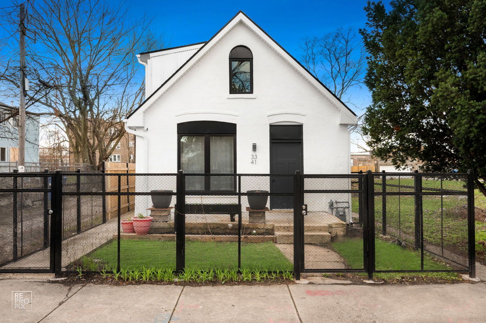 3341 W Iowa Street — Chicago, IL 60651