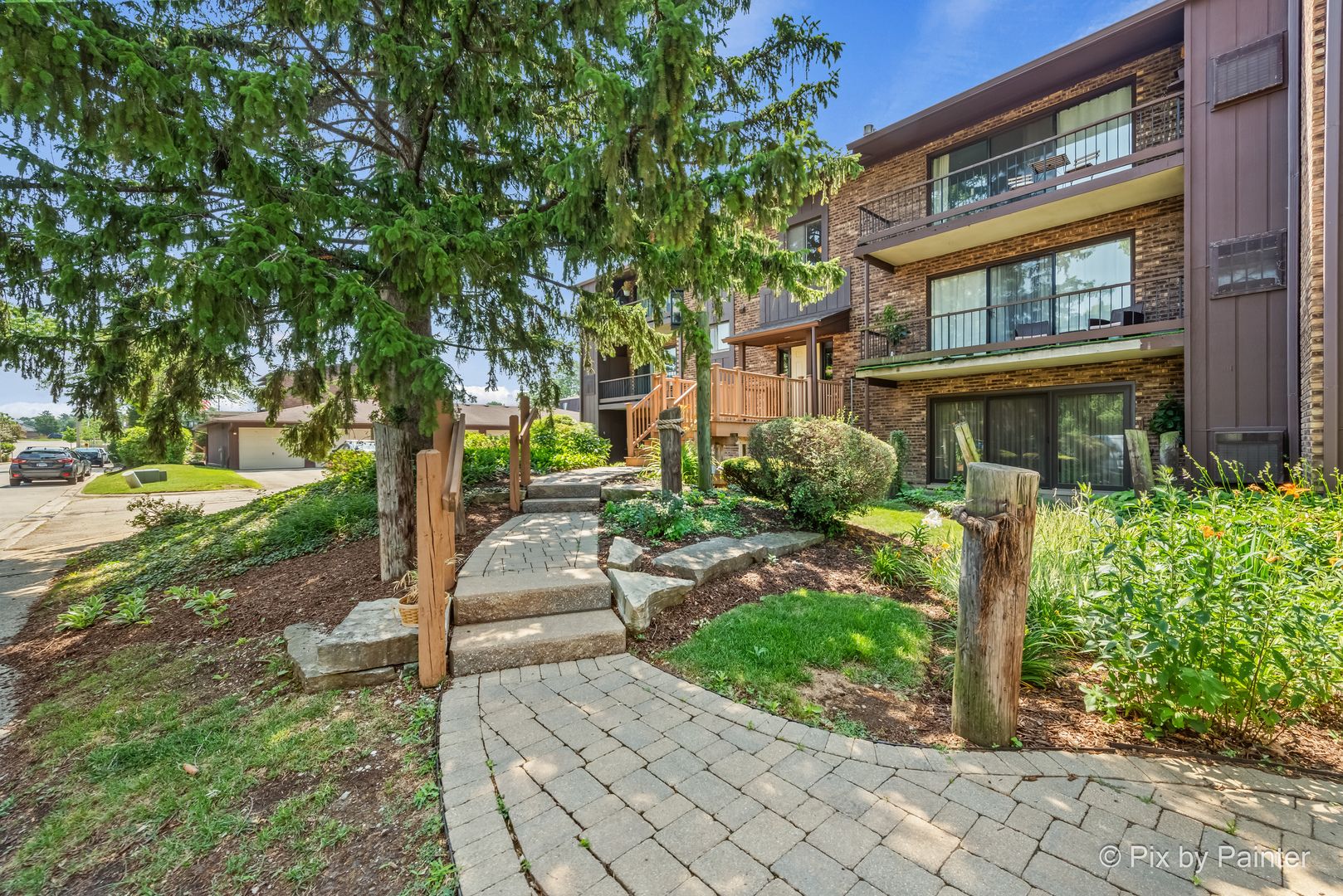 61 W Pier Drive #201 — Westmont, IL 60559