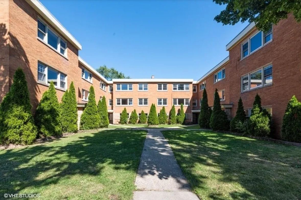 6515 N Seeley Avenue #2W — Chicago, IL 60645