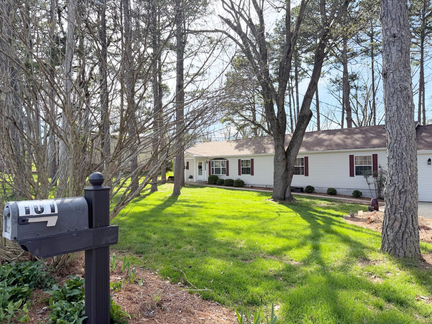 101 Azalea Lane — Makanda, IL 62958