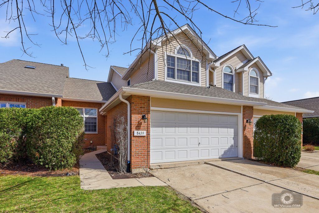 8439 Chicory Court #8439 — Darien, IL 60561
