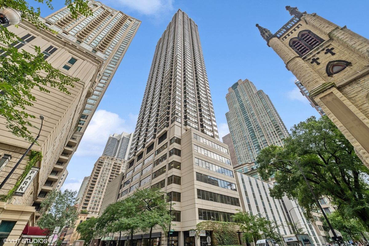 30 Huron Street, Chicago, IL 60611